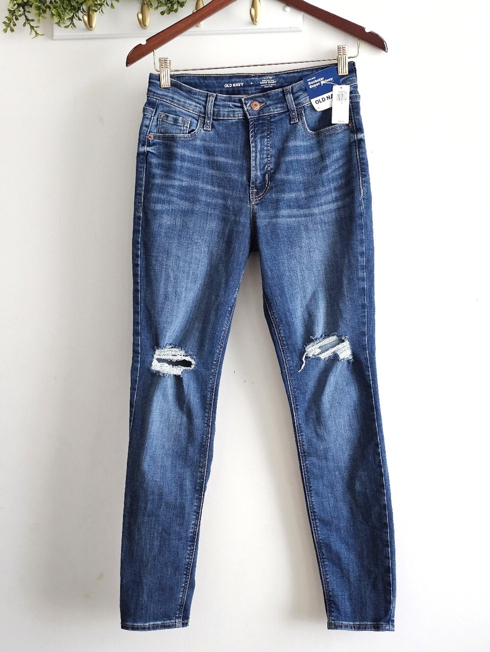 Old Navy Rockstar Super Skinny Jeans NWT High Rise Distressed Women’s Size 4